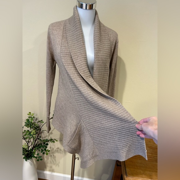 100% Cashmere CLUB MONACO (Italian Cashmere) high/low cardigan Taupe Size: S/P - Picture 3 of 14
